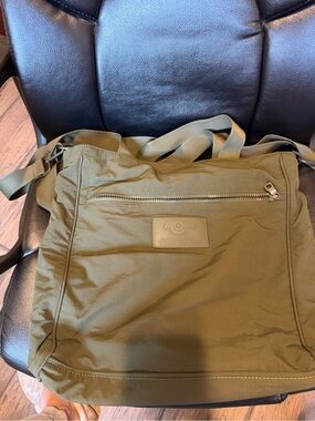 NWOT ALOHA Collection Keep It Light Monochrome Daily Tote